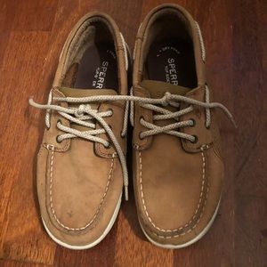 Boys sperrys